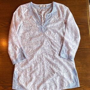 Vineyard Vines White Patterned semi sheer coverup w light blue embroidery EUC